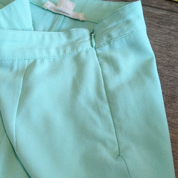 Mint Green Scalloped Hem Women's Shorts - Picture 4 of 7